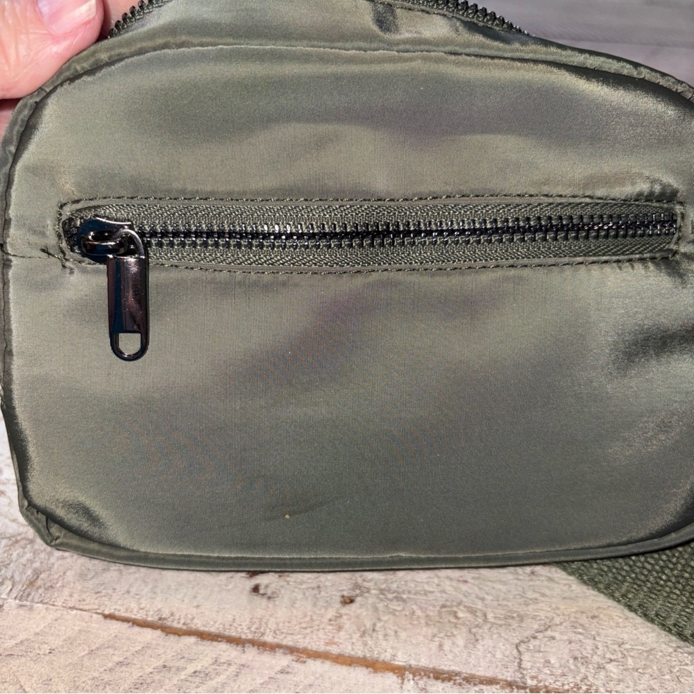 Wild Fable Women's Olive Green Small Fanny Pack Bag Adjustable Strap, NWT - Picture 9 of 12